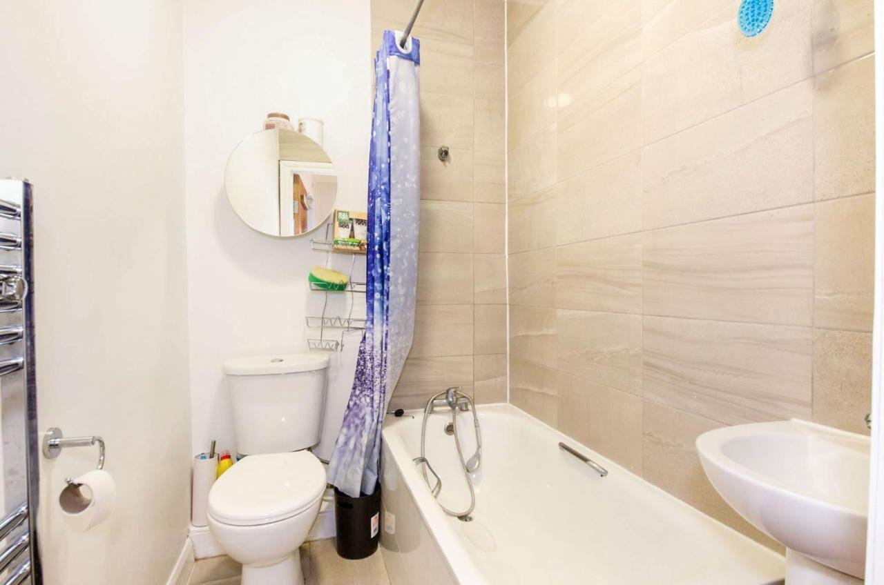 Spacious Studio Flat- Watford Junction & Harry Potter World Exteriör bild